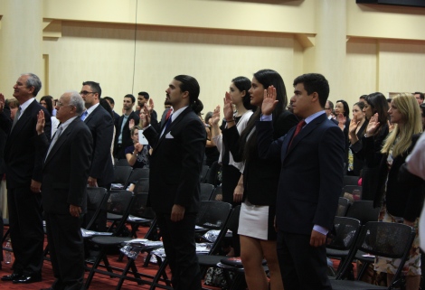 The newest California State Bar members taking the attorneys oath at the swearing in ceremony in Oakland.